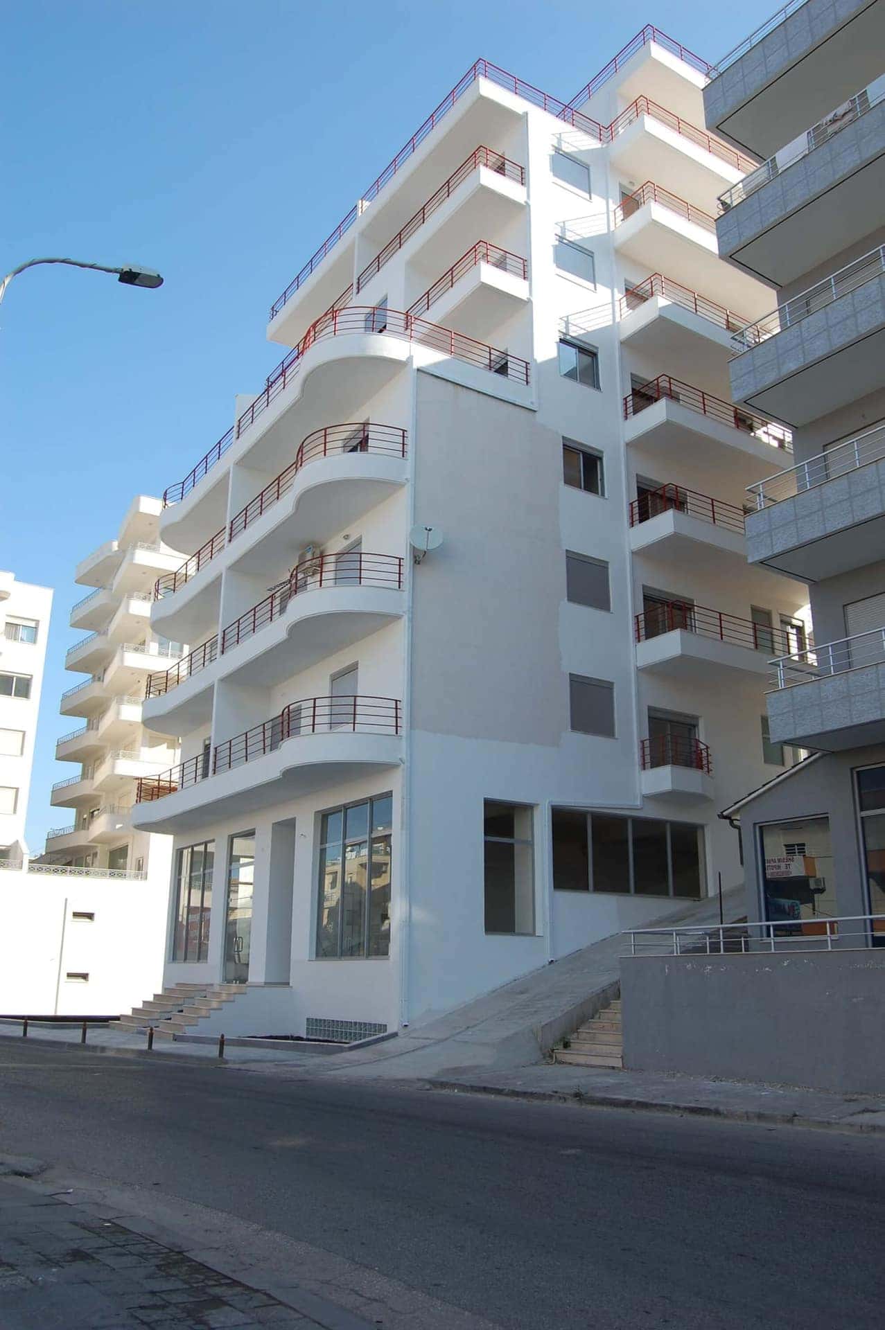 Godina e apartamenteve në Sarandë